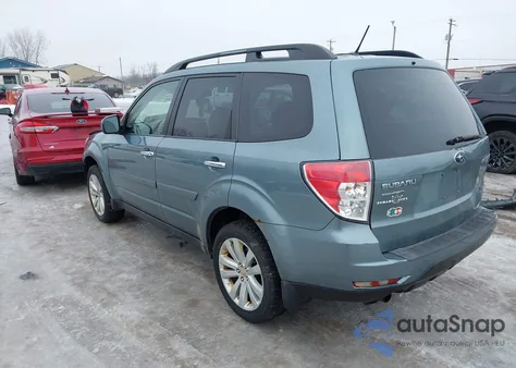 2011 Subaru Forester 2.5X Premium из США, поврежденный, VIN JF2SHBDCXBH740355